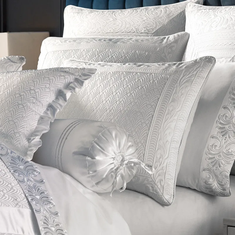 Becco Comforter Set