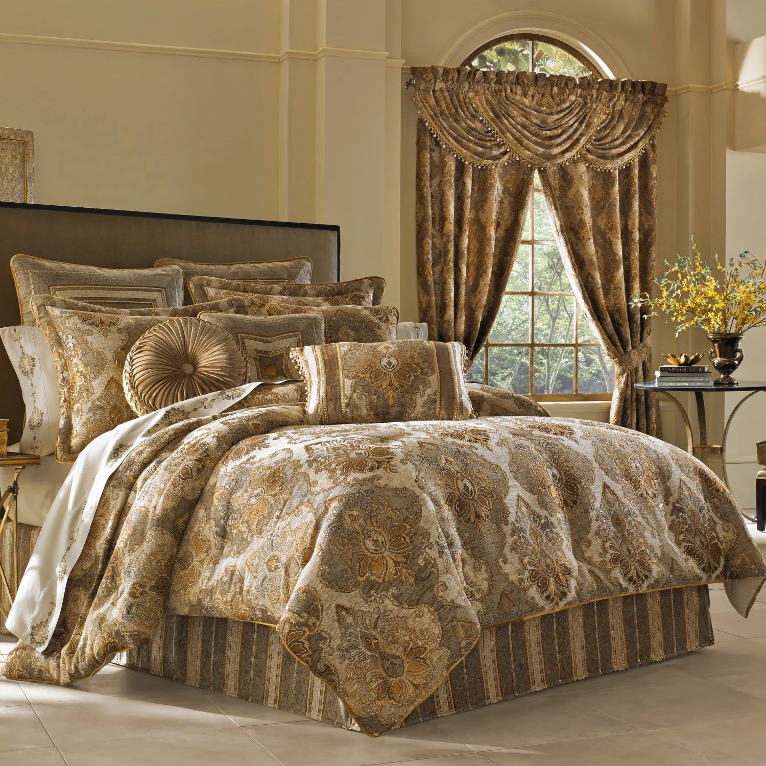 Bradshaw Comforter Set