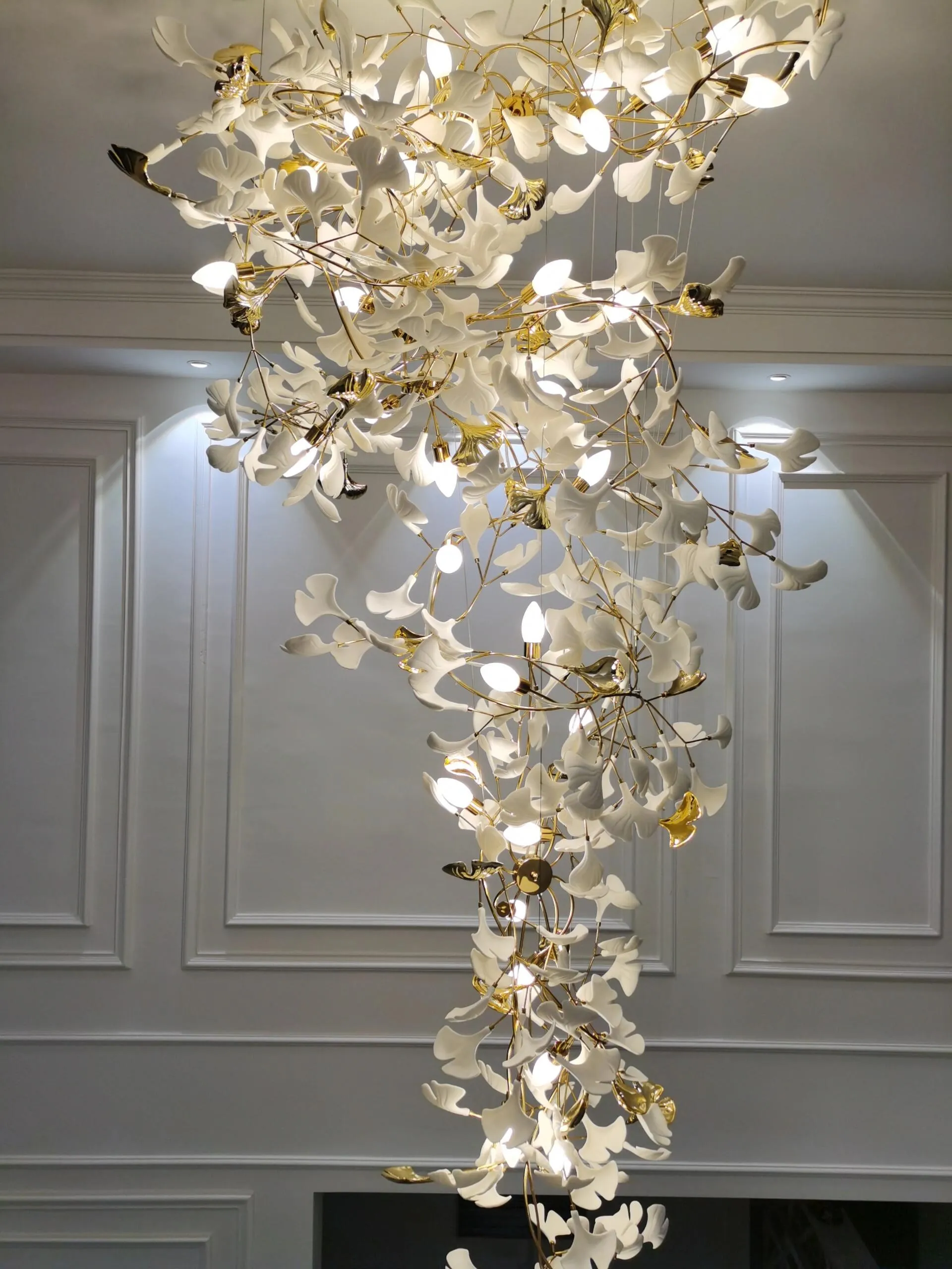 Ceramics Ginkgo Leaves Twig Chandelier Tree Branch Shaped Pendant Light For High Ceiling Living Room Hotel Hall