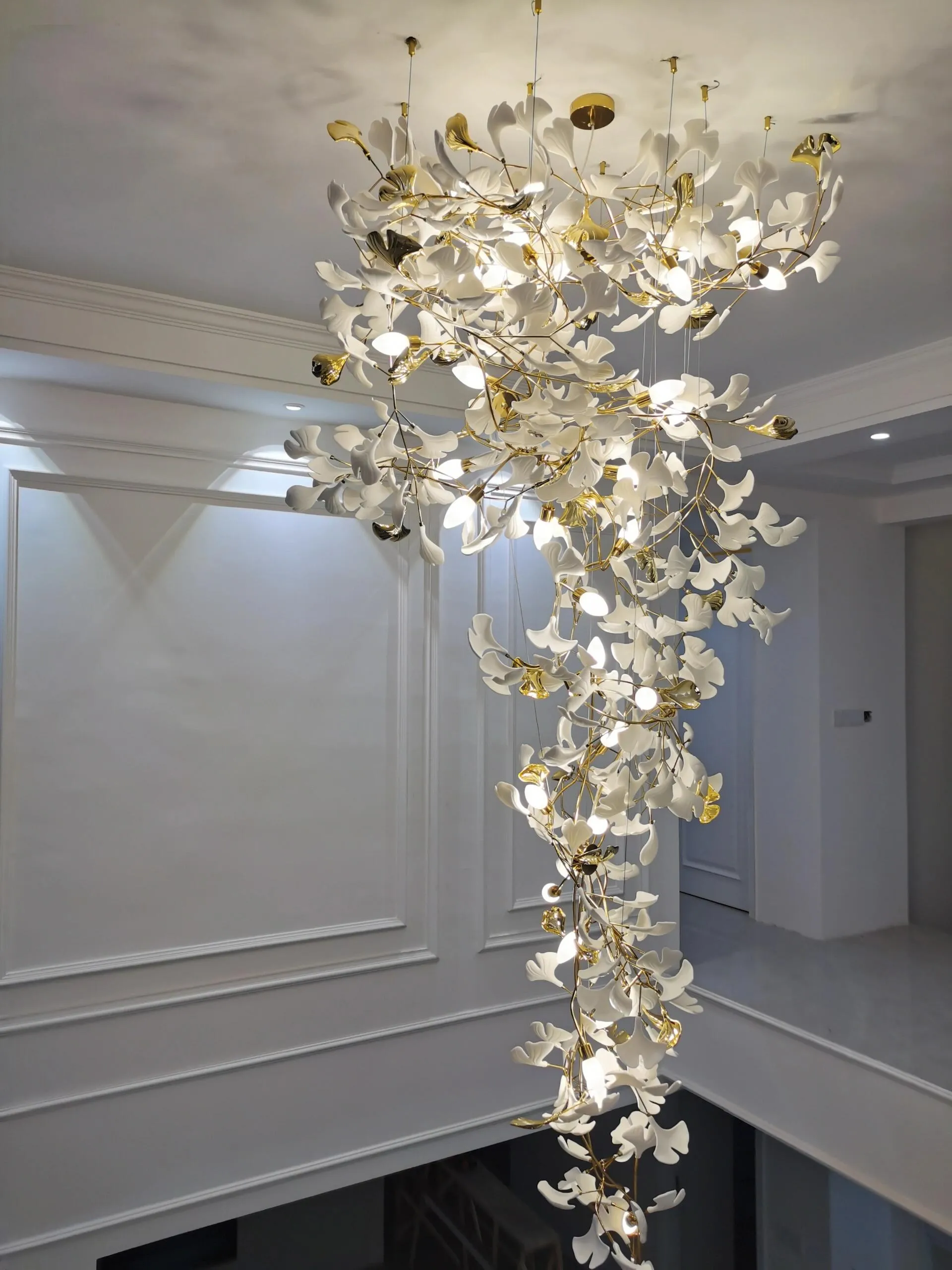 Ceramics Ginkgo Leaves Twig Chandelier Tree Branch Shaped Pendant Light For High Ceiling Living Room Hotel Hall