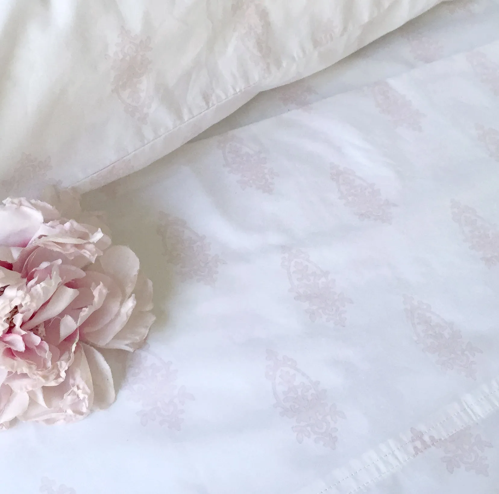 Chandelier Crest Pink Sheets & Shams