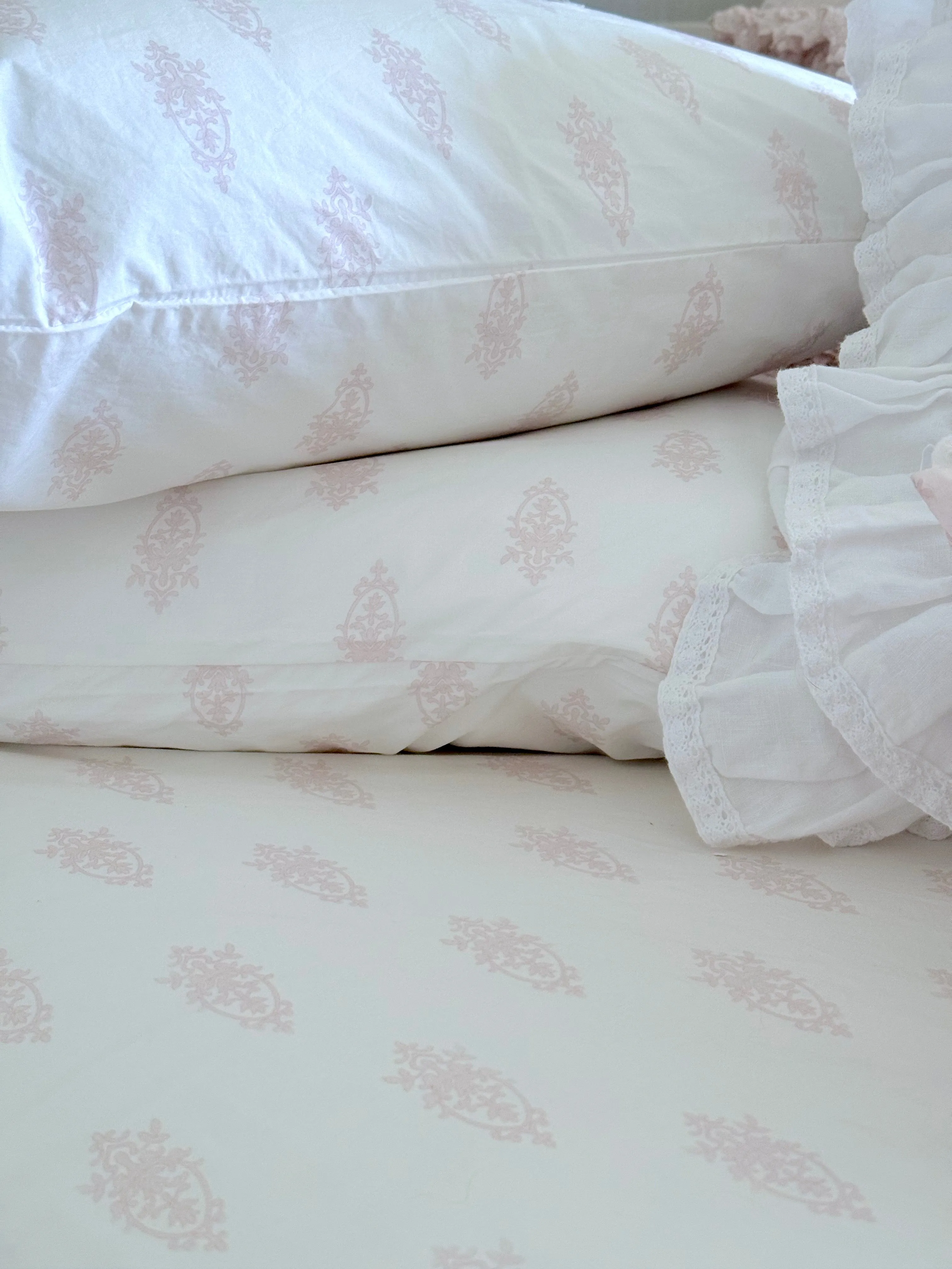 Chandelier Crest Pink Sheets & Shams