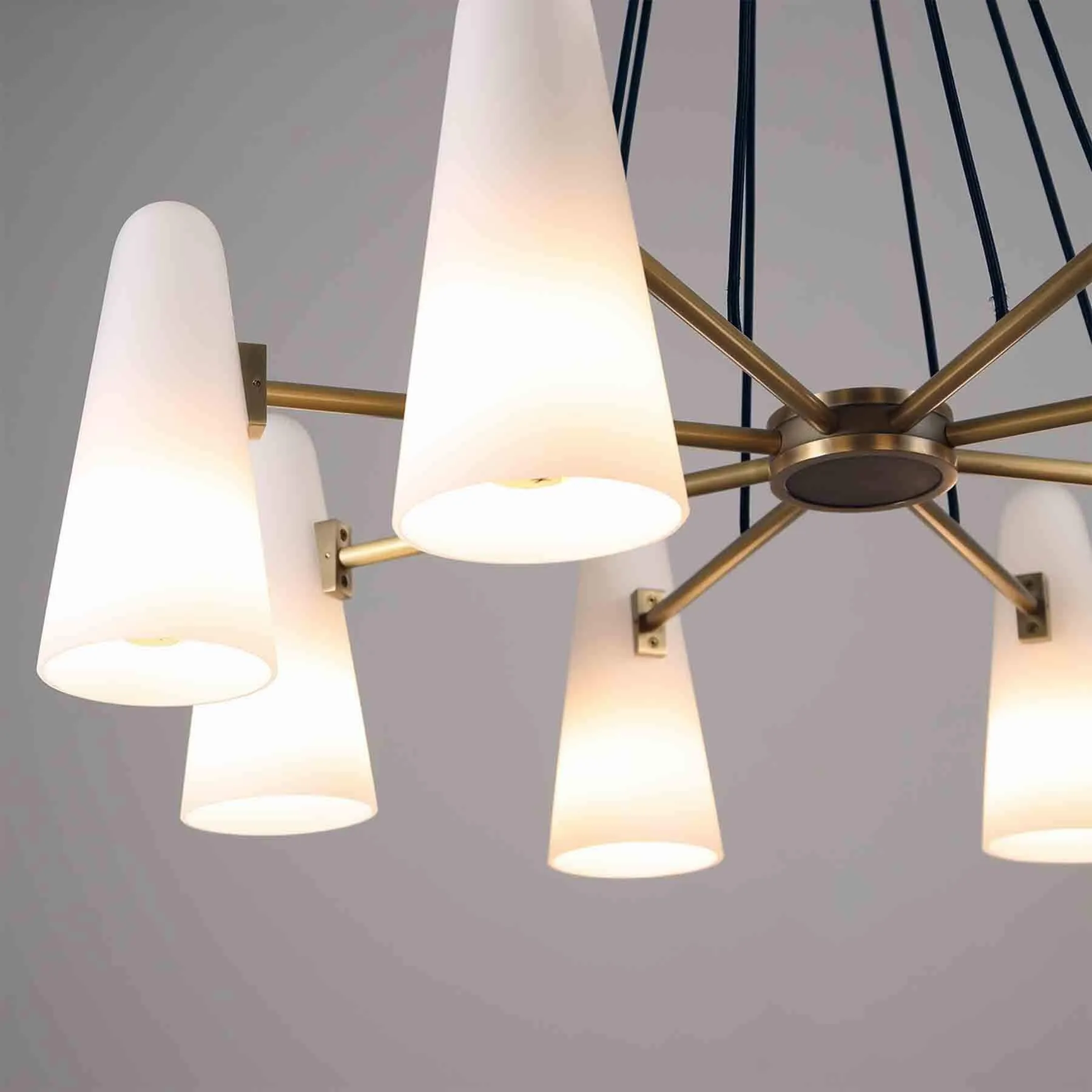 Jimmy Raiden Bianco Chandelier