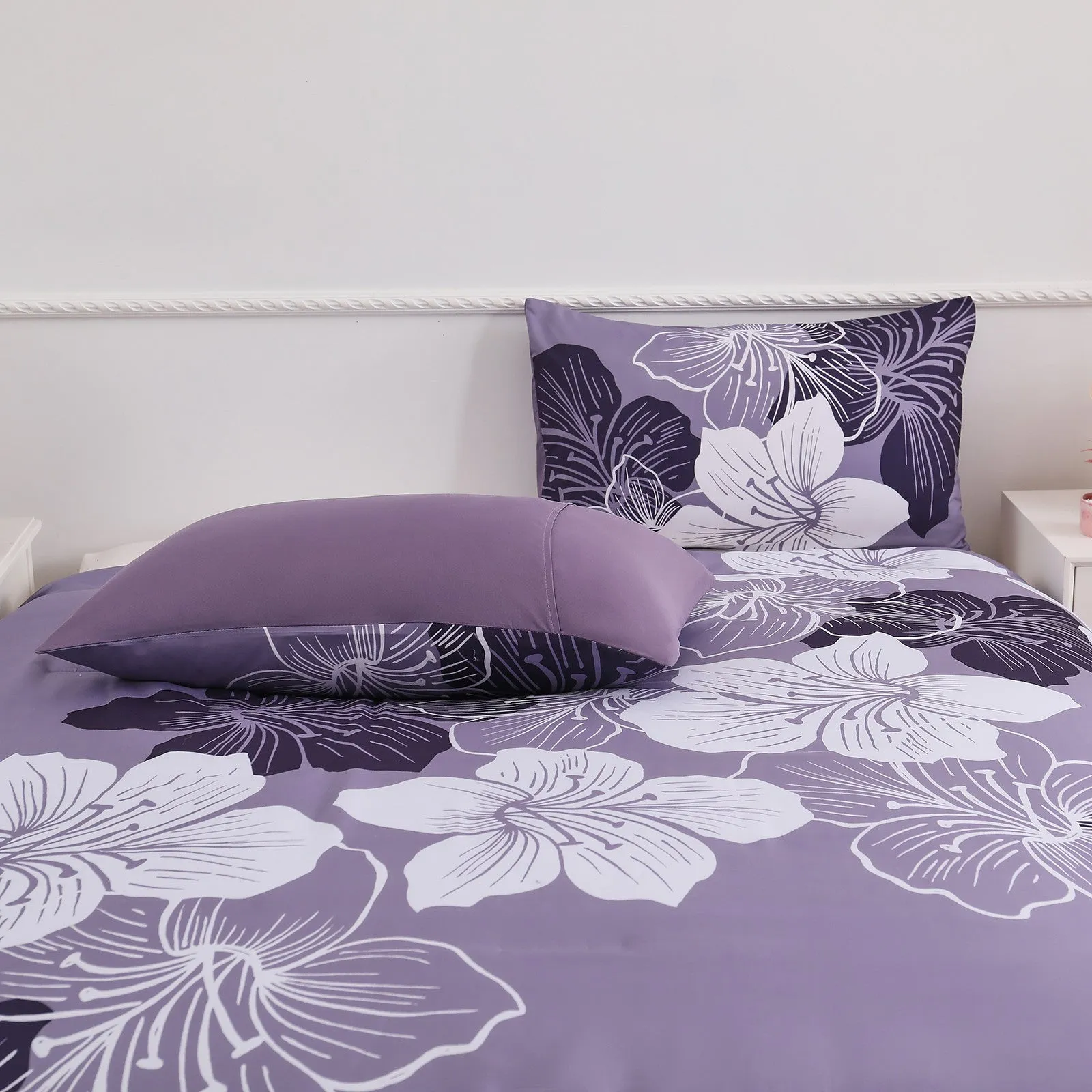 King Comforter Set, Dark Purple Floral 3-Piece Bedding, Soft Microfiber for All Seasons