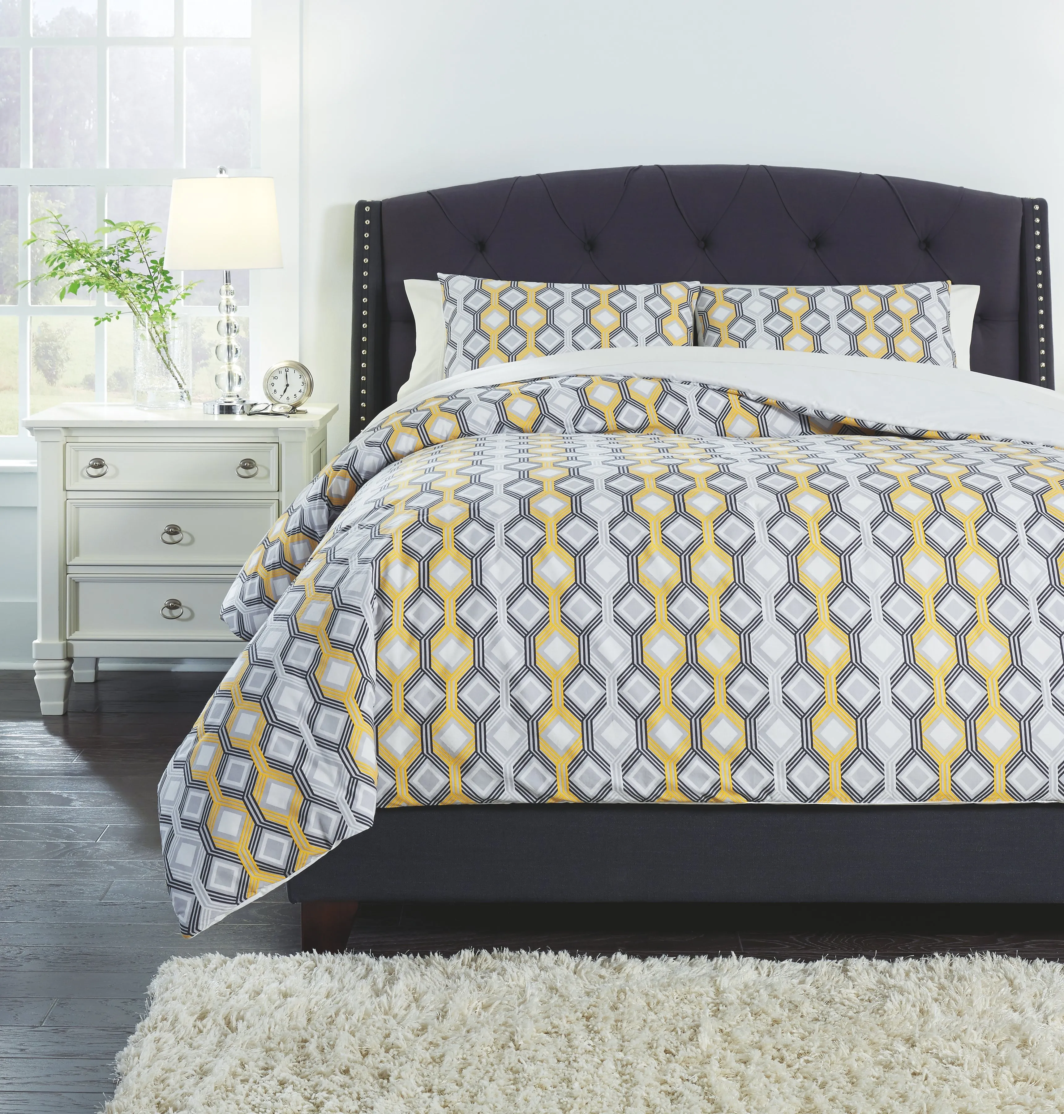 Mato Signature Design by Ashley Comforter Set Queen