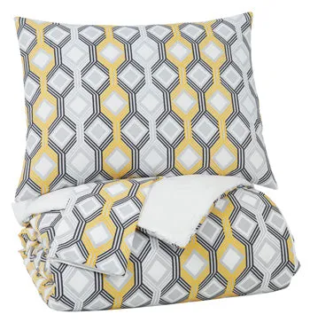 Mato Signature Design by Ashley Comforter Set Queen