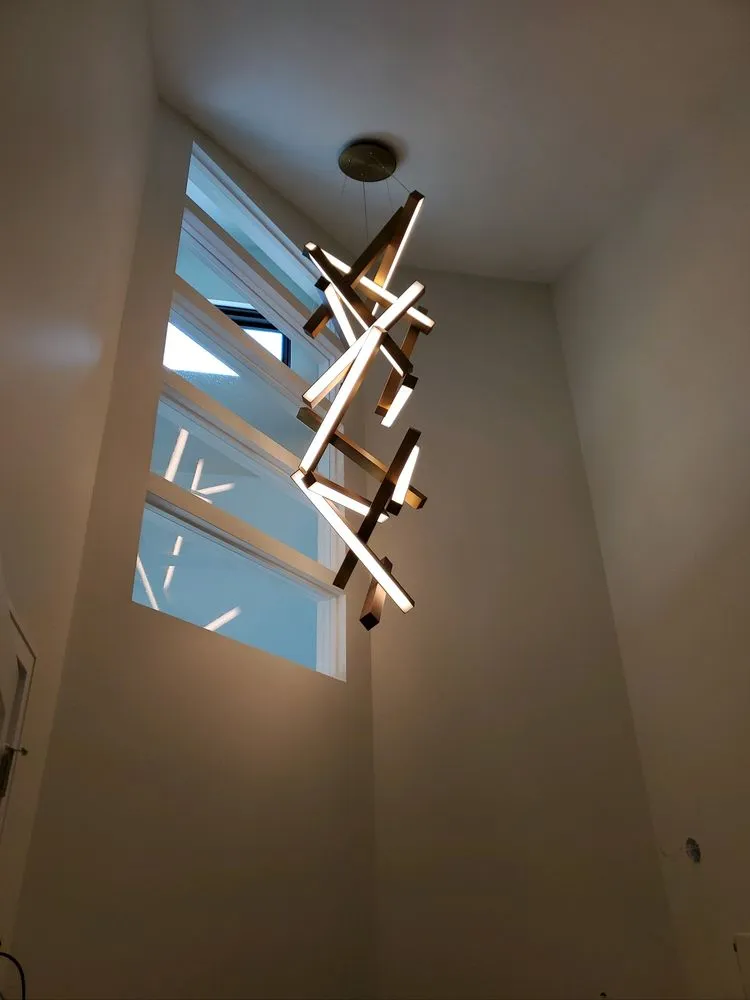 Modern Vertical Geometric Aluminum Pendant for Staircase/Foyer/High-ceiling