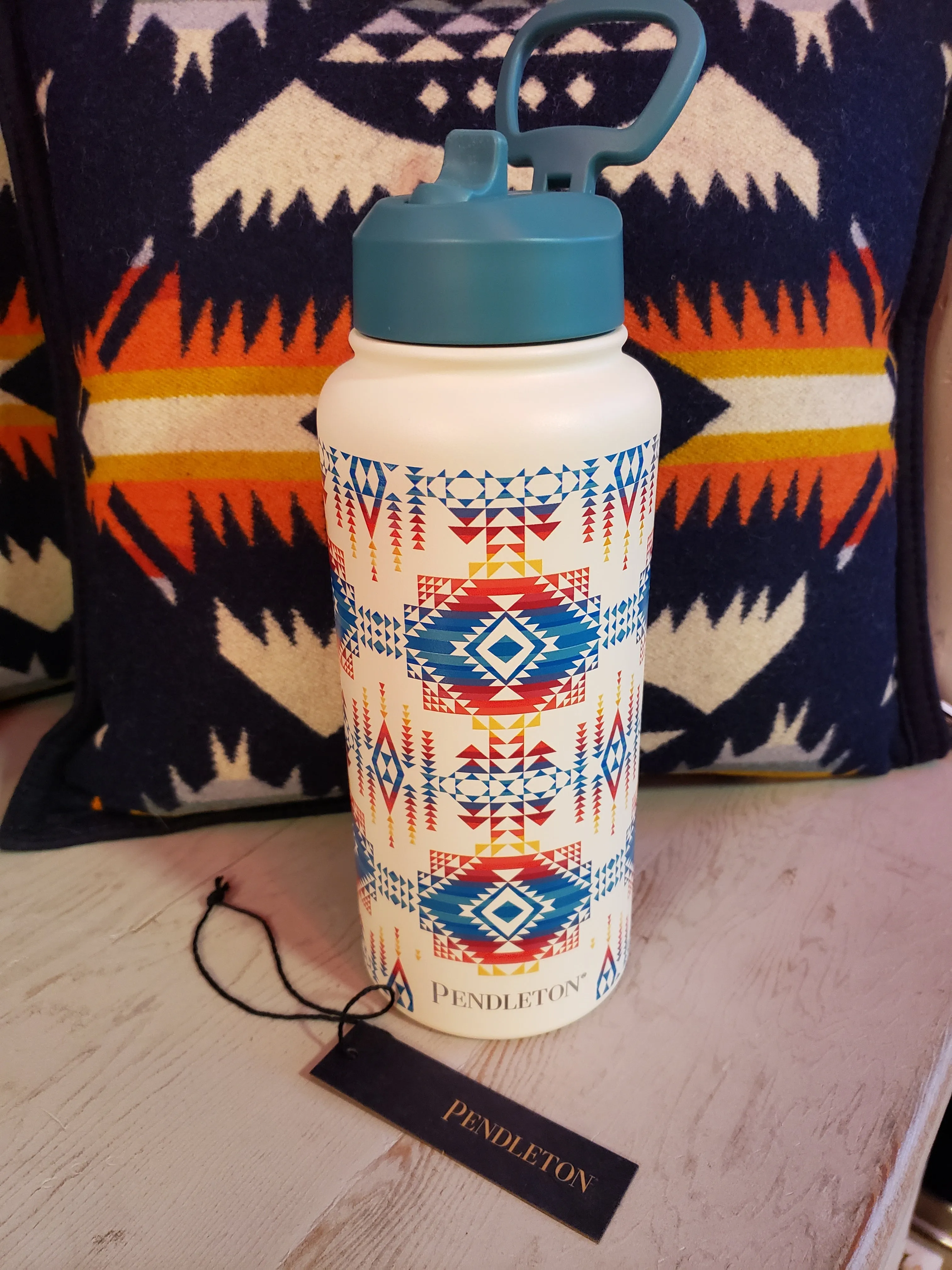 Pendleton 34 ounce Insulated water bottle, Stainless Steel Vacuum , Pilot Rock Ivory