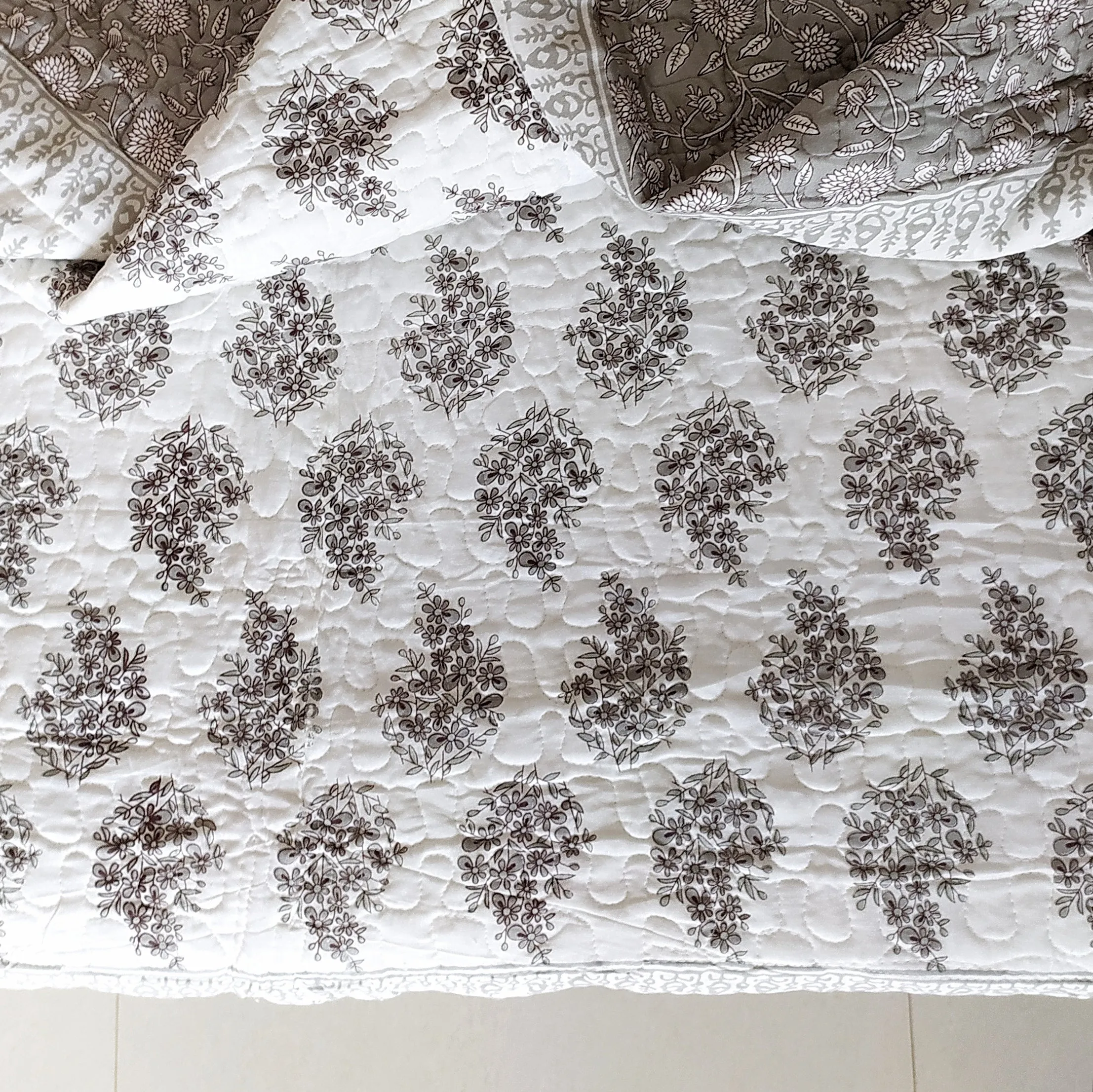 Pure Cotton Reversible Comforter Block Printed With Pastel Greys & White Coloured Floral Prints - L 260 cm x W 215 cm