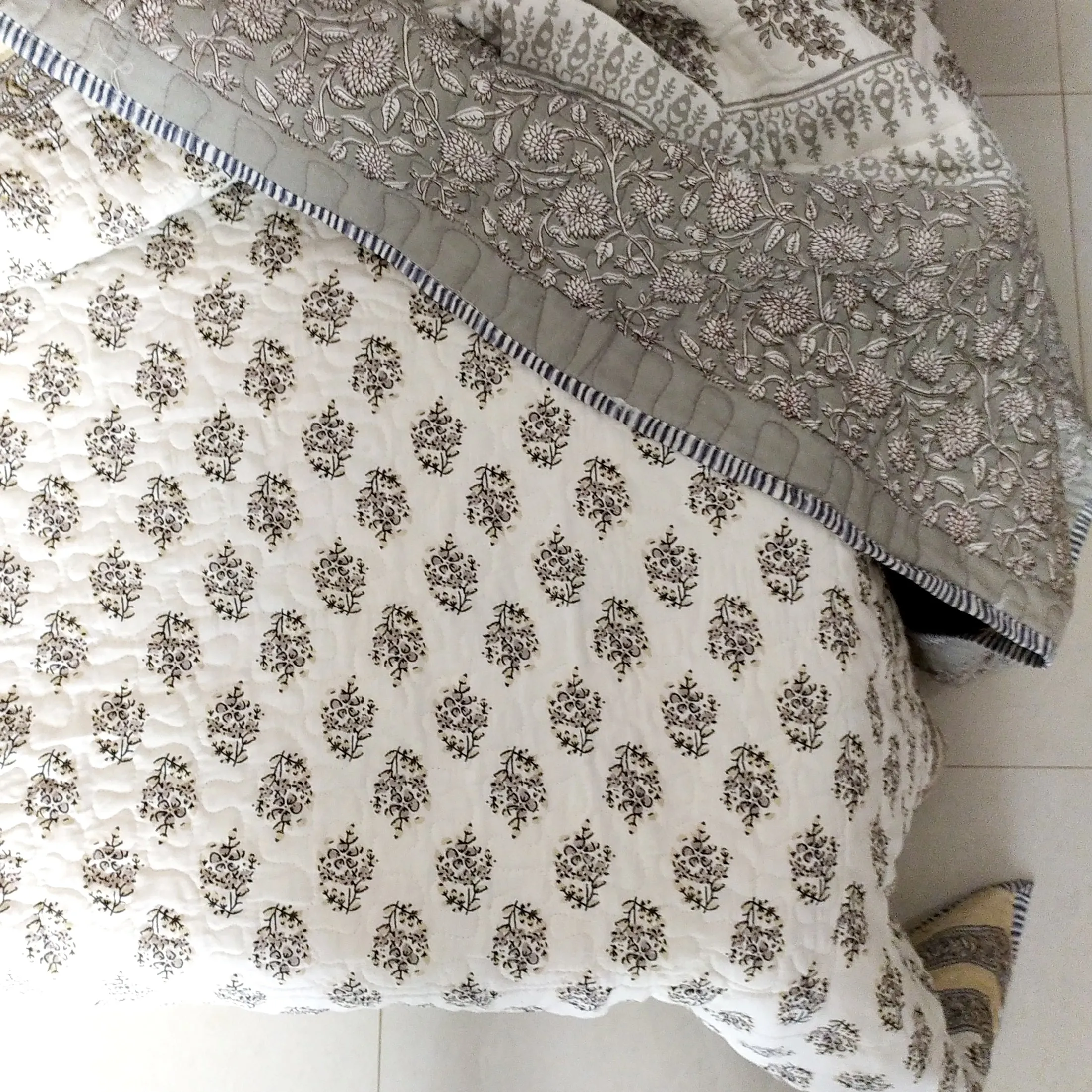 Pure Cotton Reversible Comforter Block Printed With Pastel Greys & White Coloured Floral Prints - L 260 cm x W 215 cm