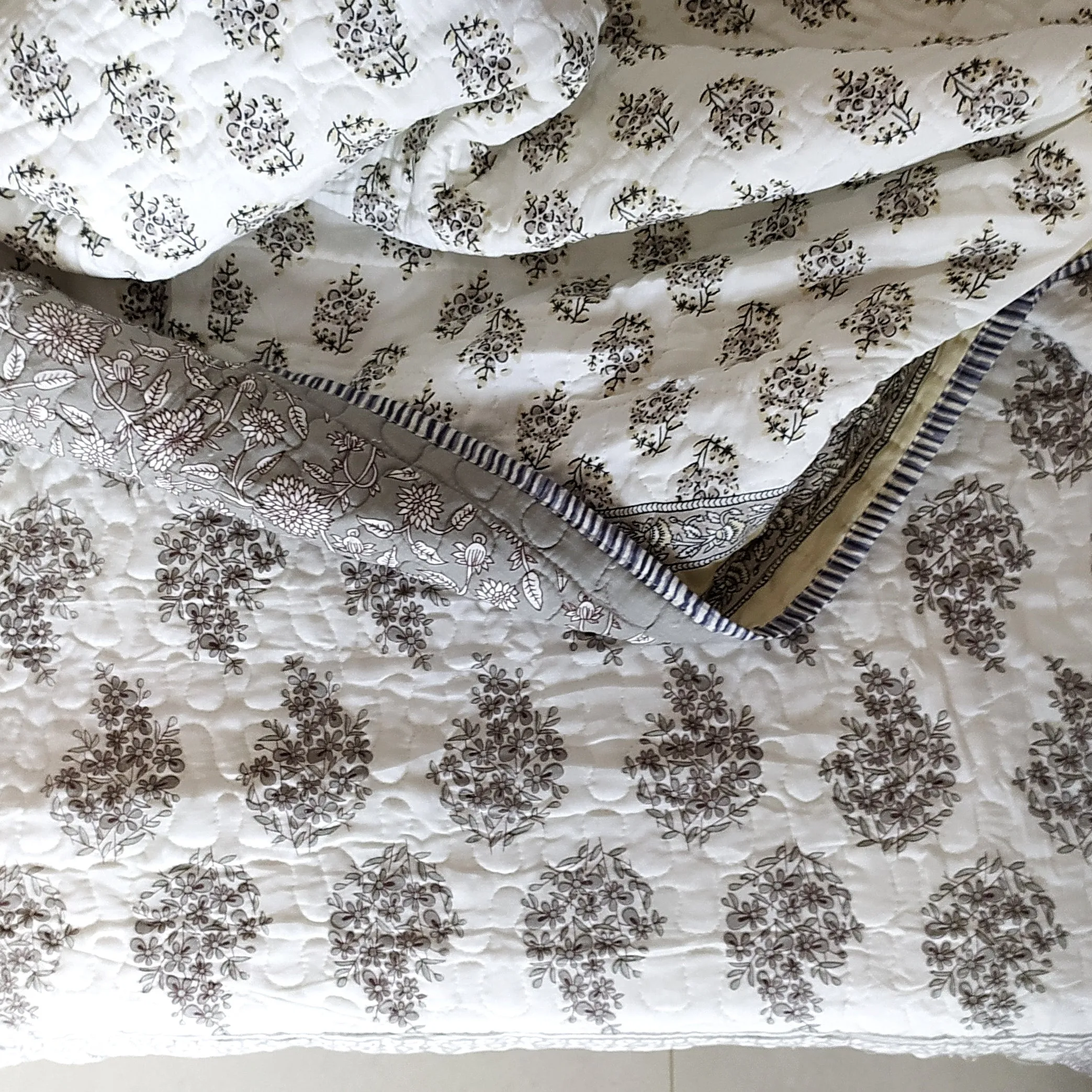 Pure Cotton Reversible Comforter Block Printed With Pastel Greys & White Coloured Floral Prints - L 260 cm x W 215 cm